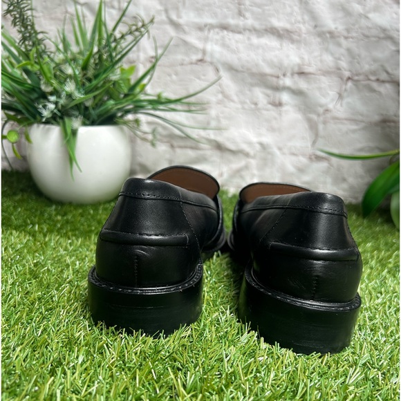 Sam Edelman Charlie Colorblock Kiltie Loafer
Black 
Size 8.5 gently used - Picture 14 of 16